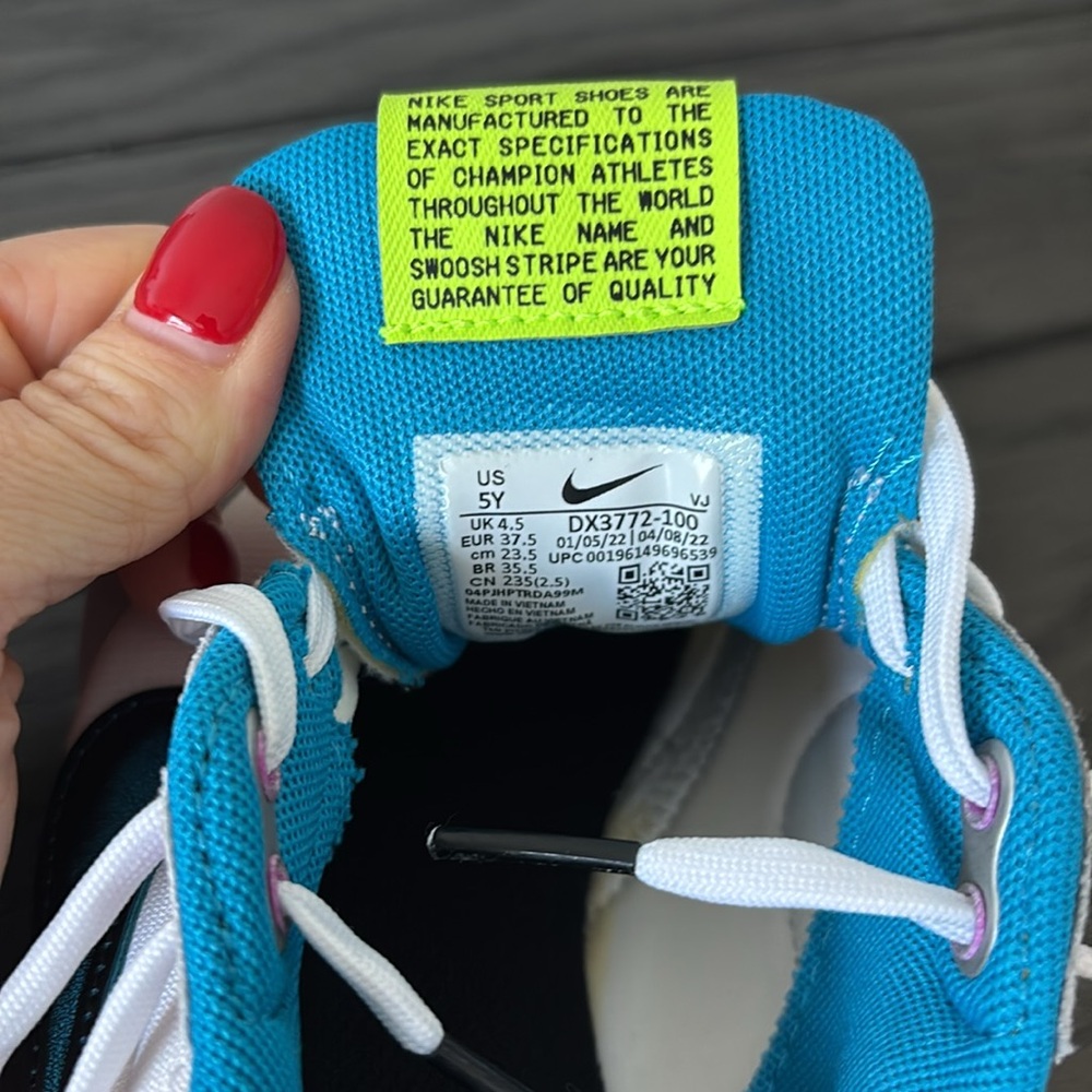 NWT Nike Airs - Picture 6 of 8